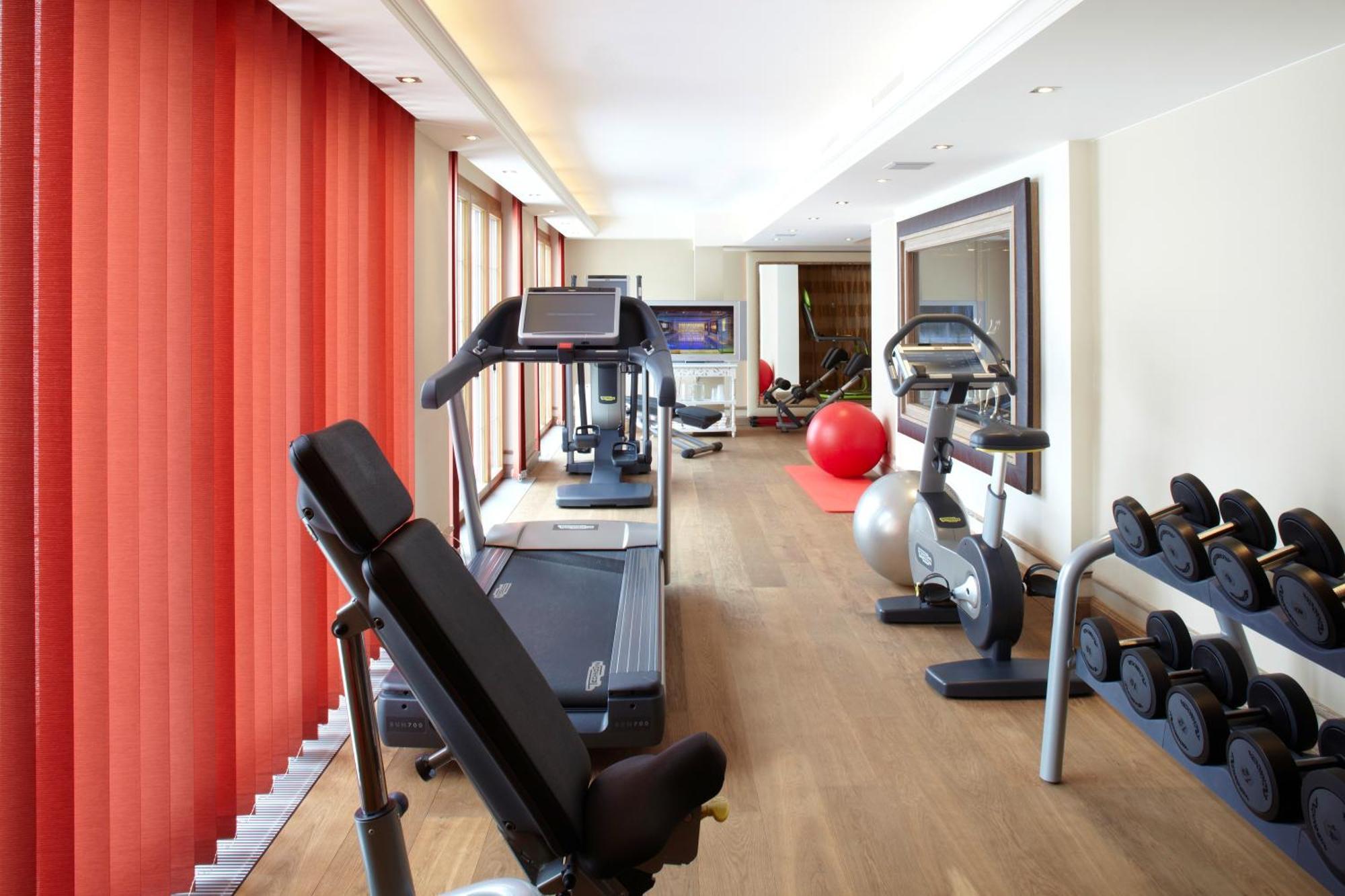 Sporthotel Loruenser Zuers Exterior photo